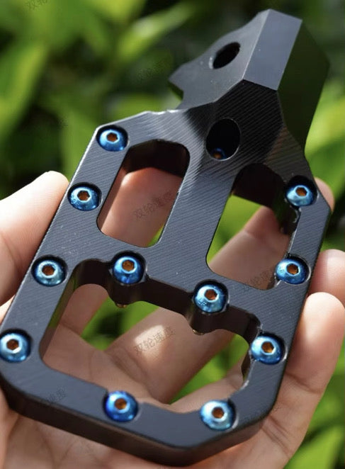 Universal Emoto Foot Pegs